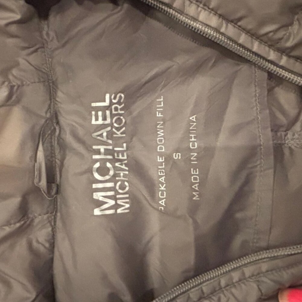 Micheal Kors Womens Grey Puffer Bomber Jacket Size Small Down Filled - Picture 3 of 3